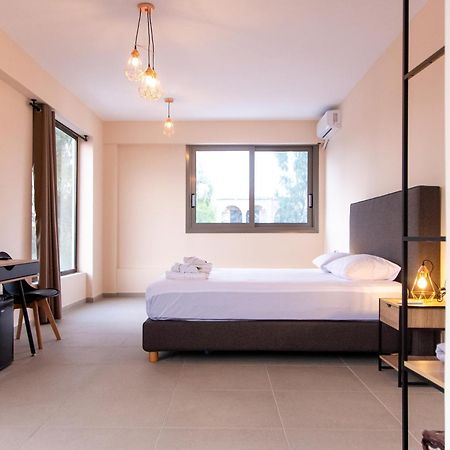 Mini Suites Near Athen'S Airport Free Shuttle From And To Athen'S Airport Spata  Bagian luar foto