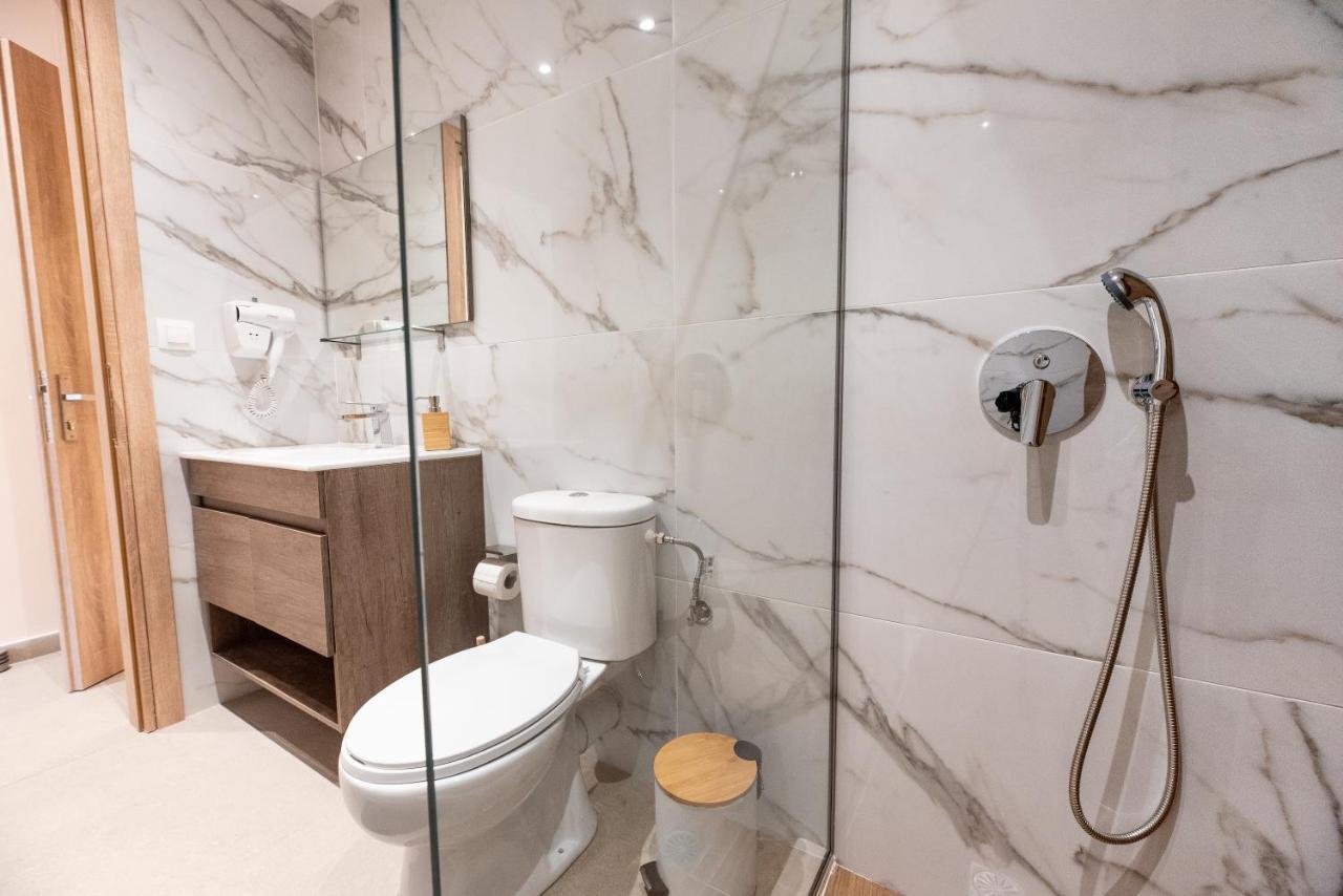 Mini Suites Near Athen'S Airport Free Shuttle From And To Athen'S Airport Spata  Bagian luar foto