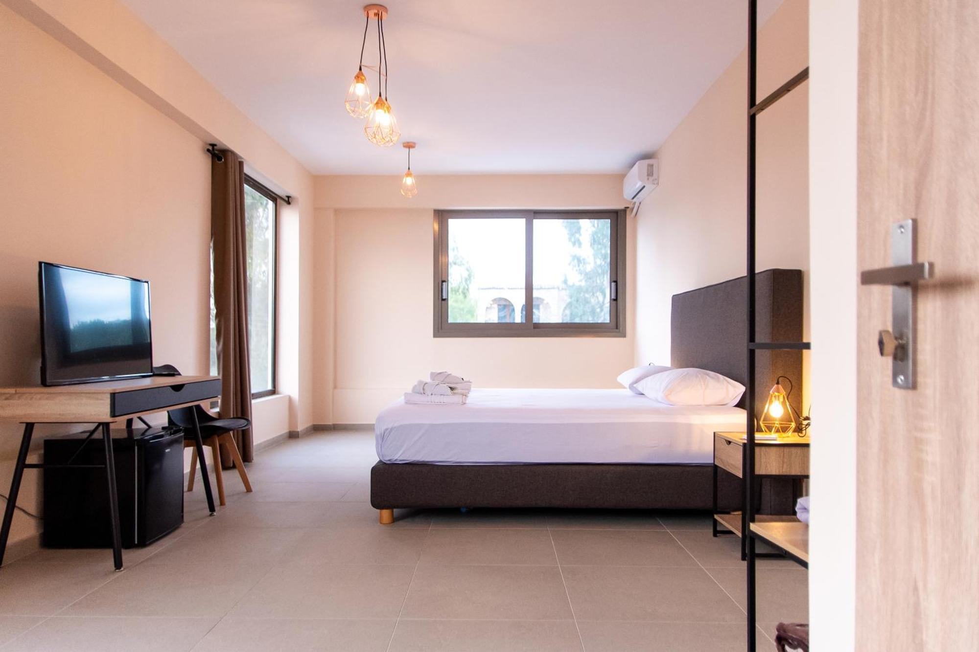 Mini Suites Near Athen'S Airport Free Shuttle From And To Athen'S Airport Spata  Bagian luar foto